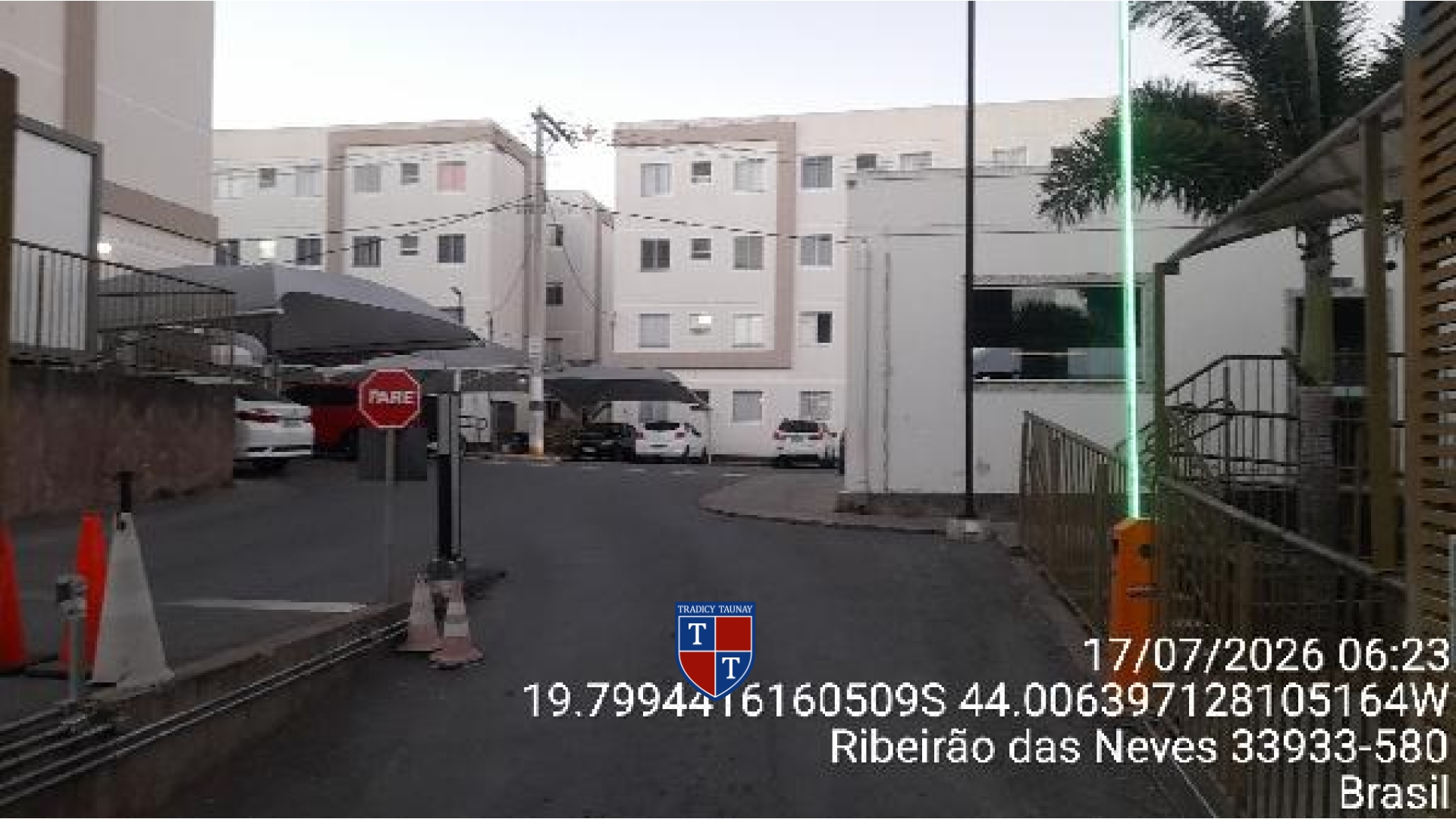 APARTAMENTO em JUSTINOPOLIS