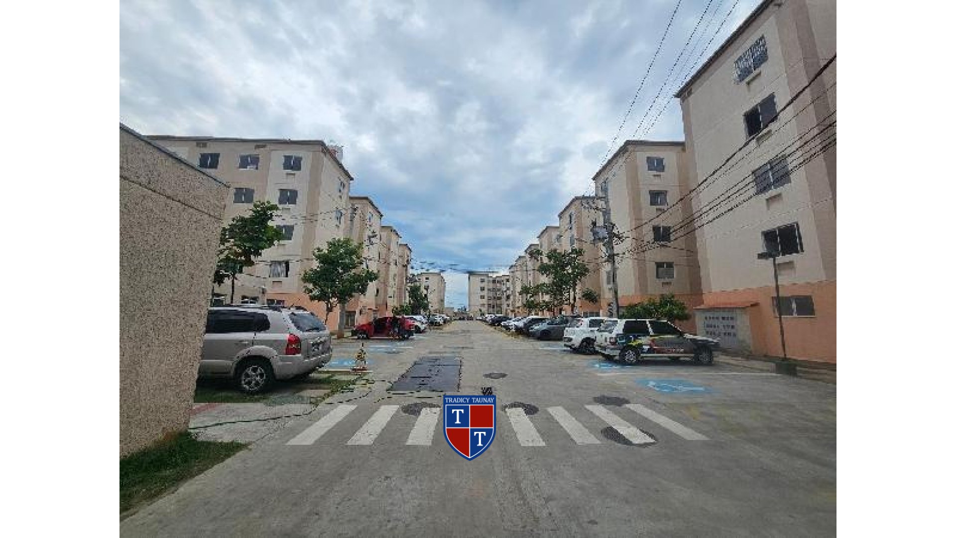 APARTAMENTO em SANTA CRUZ
