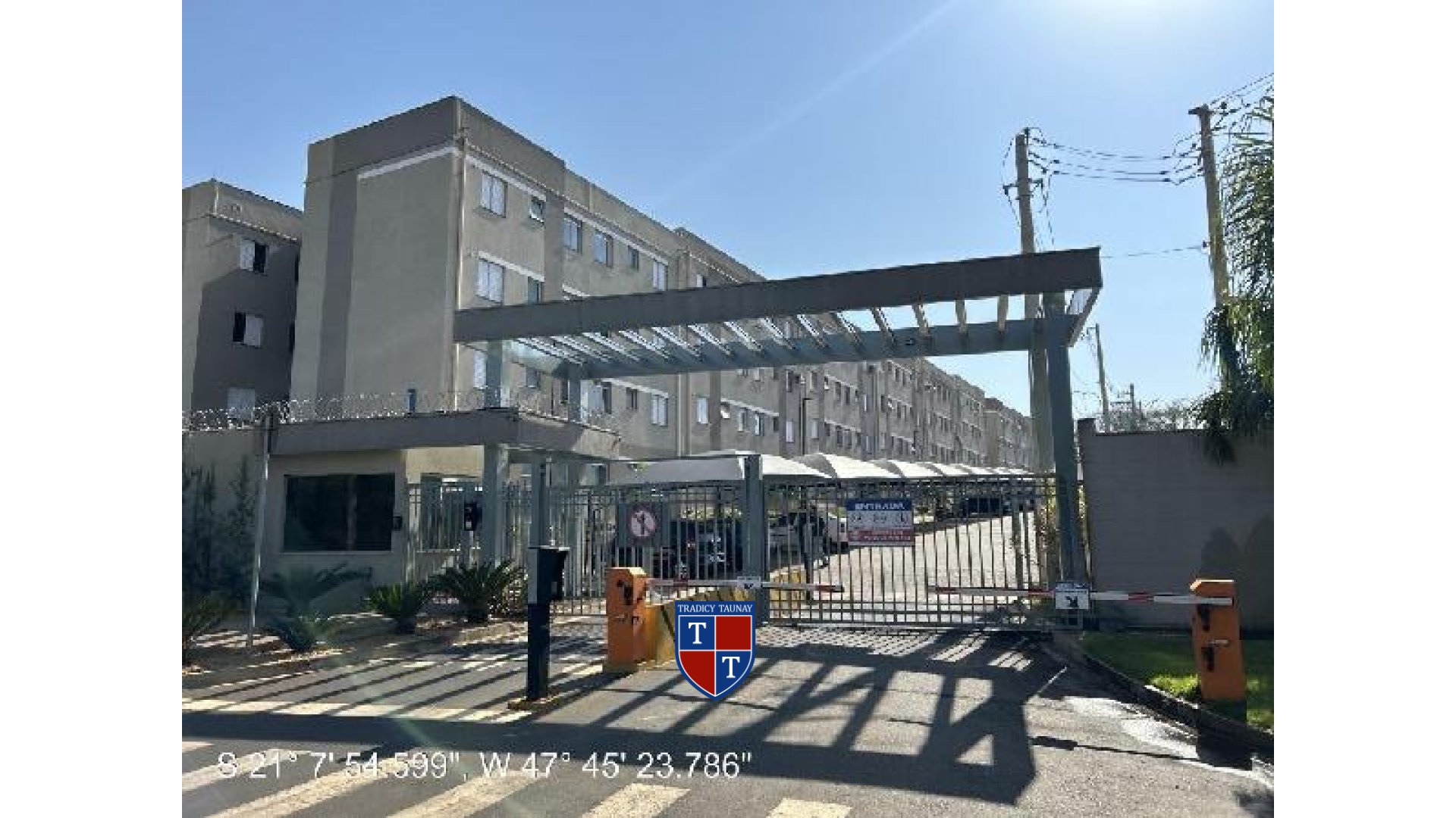 APARTAMENTO em CENTRO