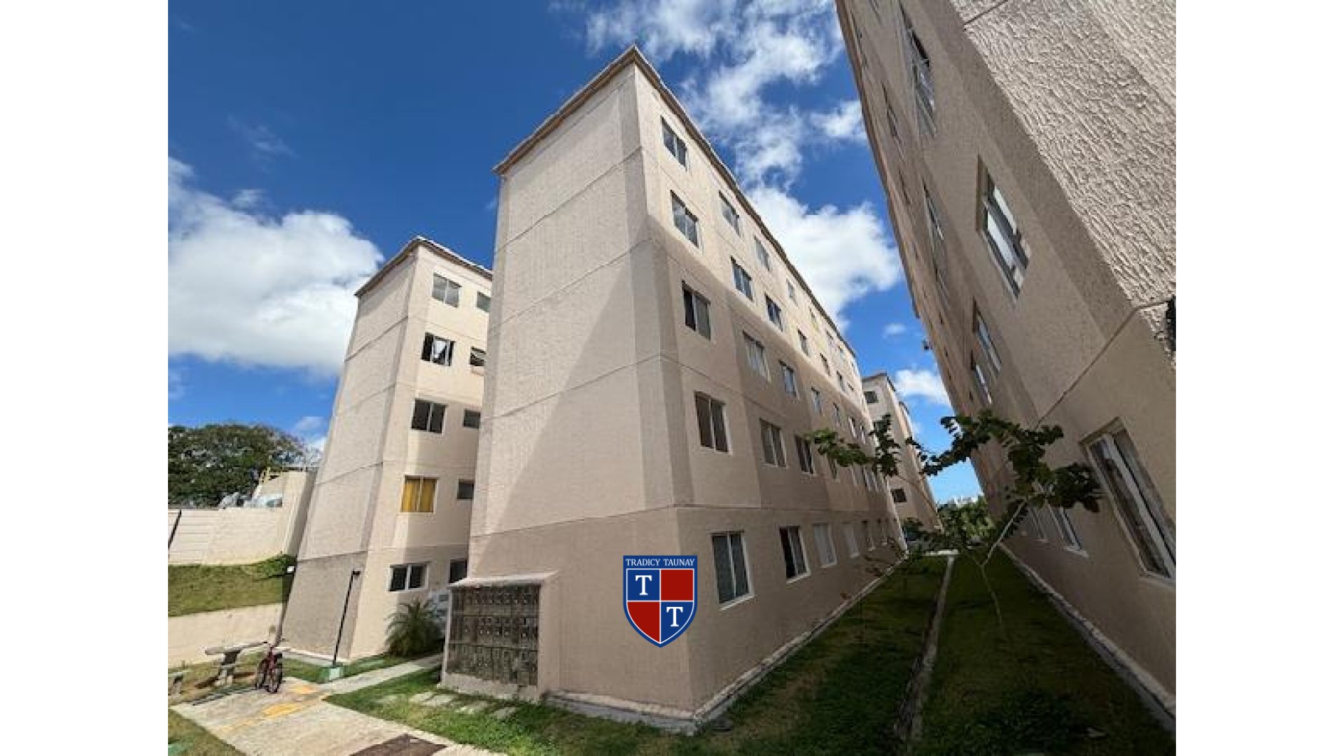 APARTAMENTO em FAZENDA GRANDE I