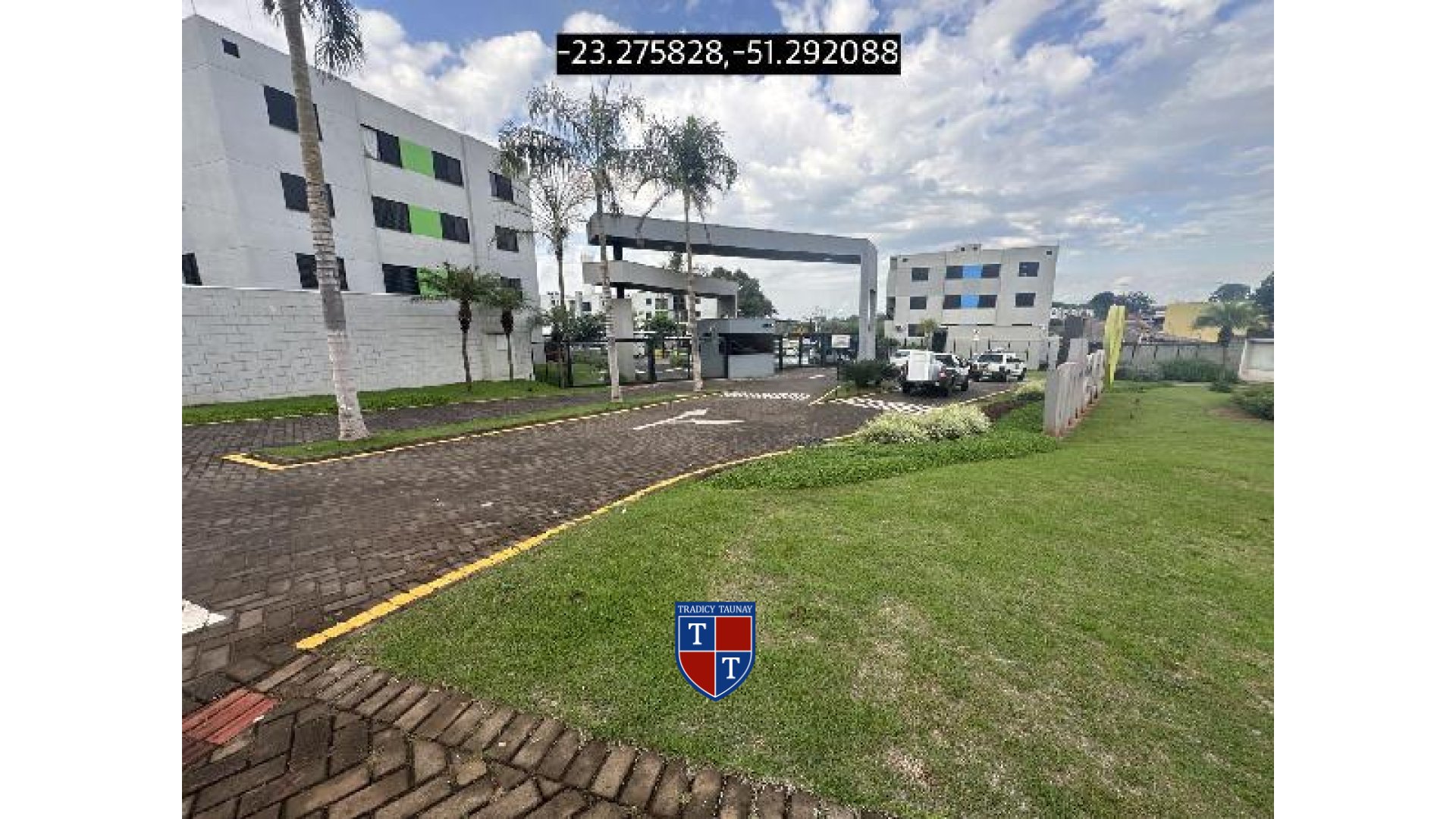 APARTAMENTO em CENTRO
