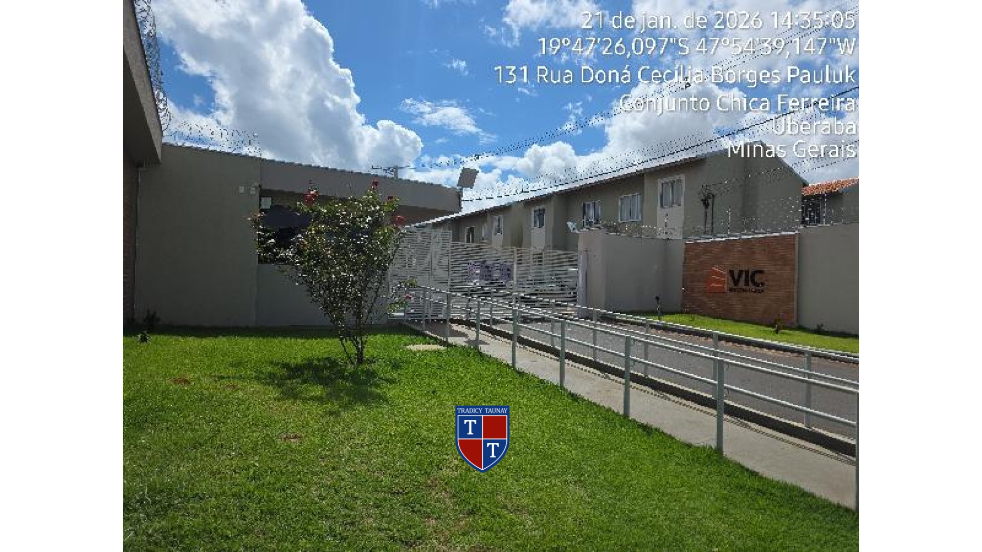 APARTAMENTO em CONJUNTO CHICA FERREIRA