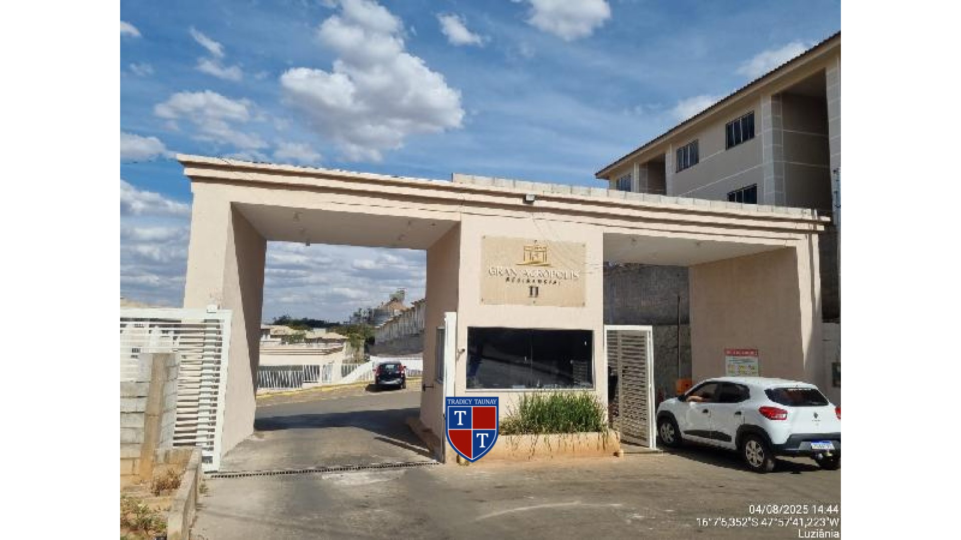 APARTAMENTO em FAZENDA SAIA VELHA