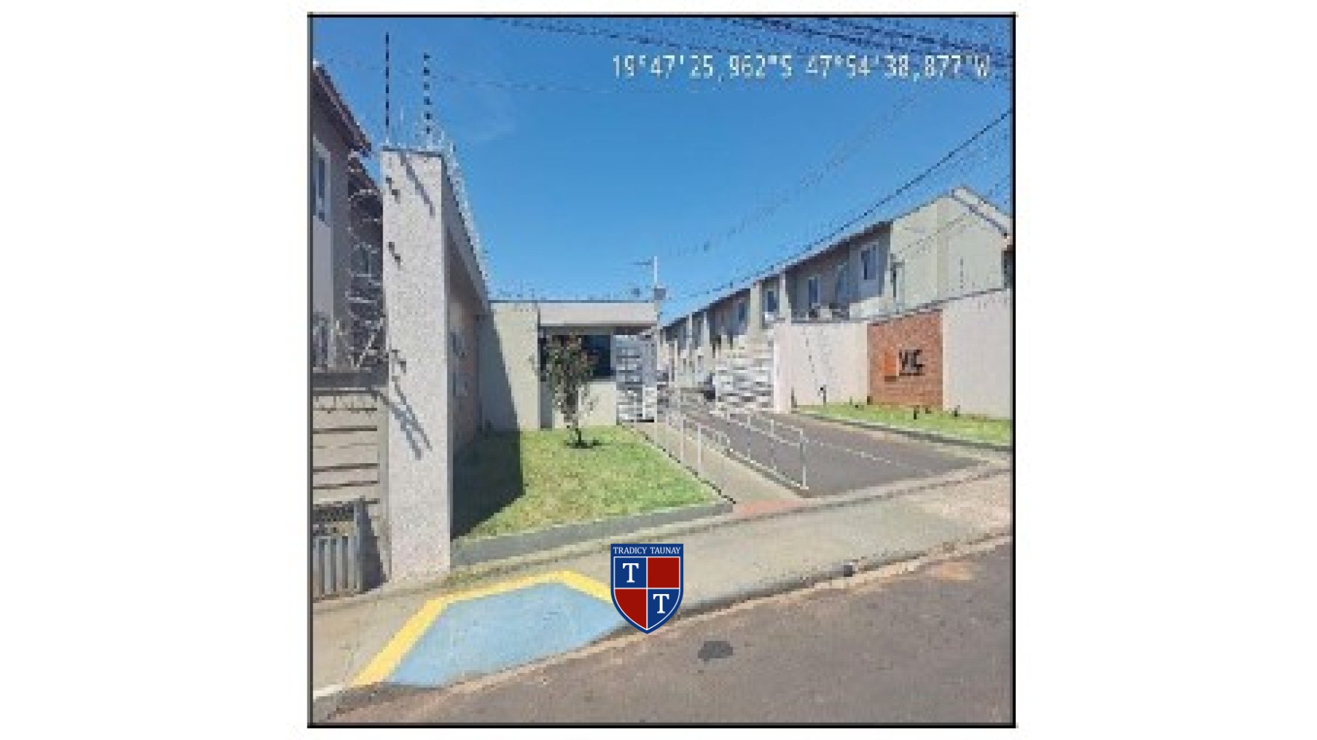 APARTAMENTO em CONJUNTO CHICA FERREIRA