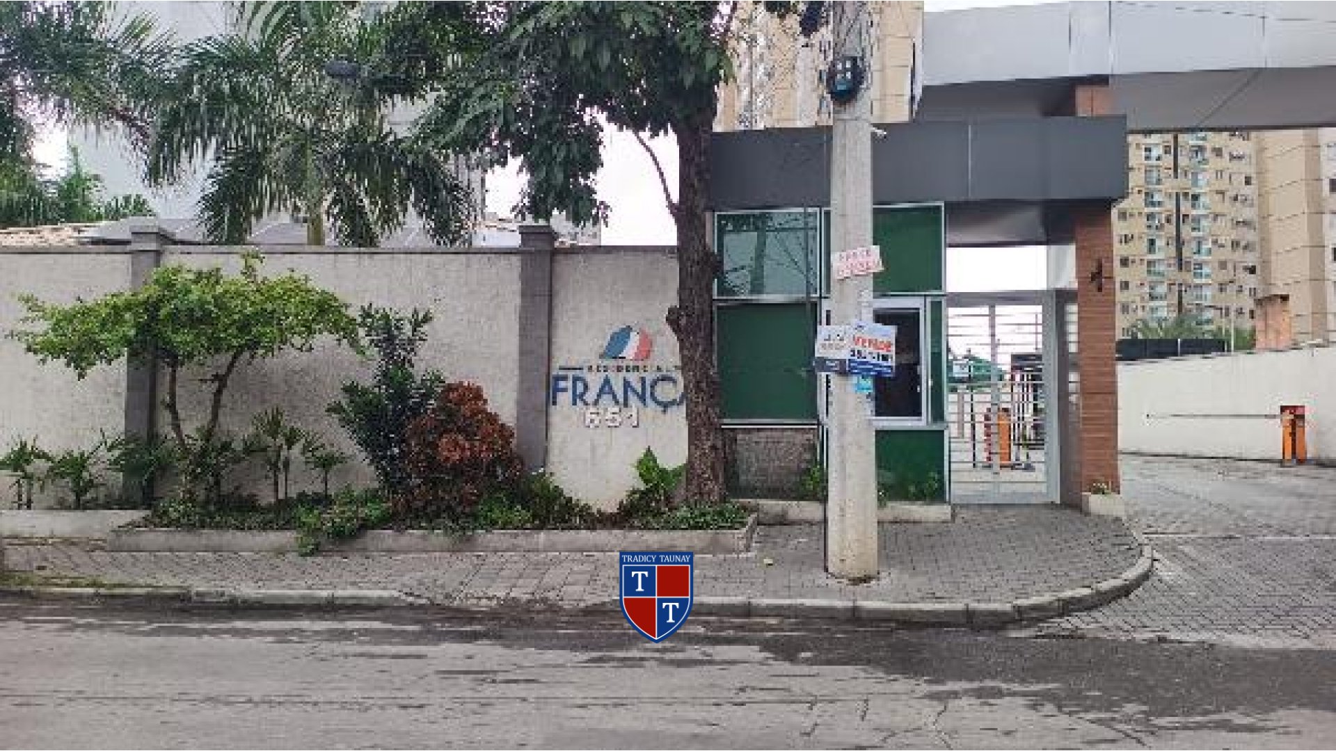APARTAMENTO em CENTRO