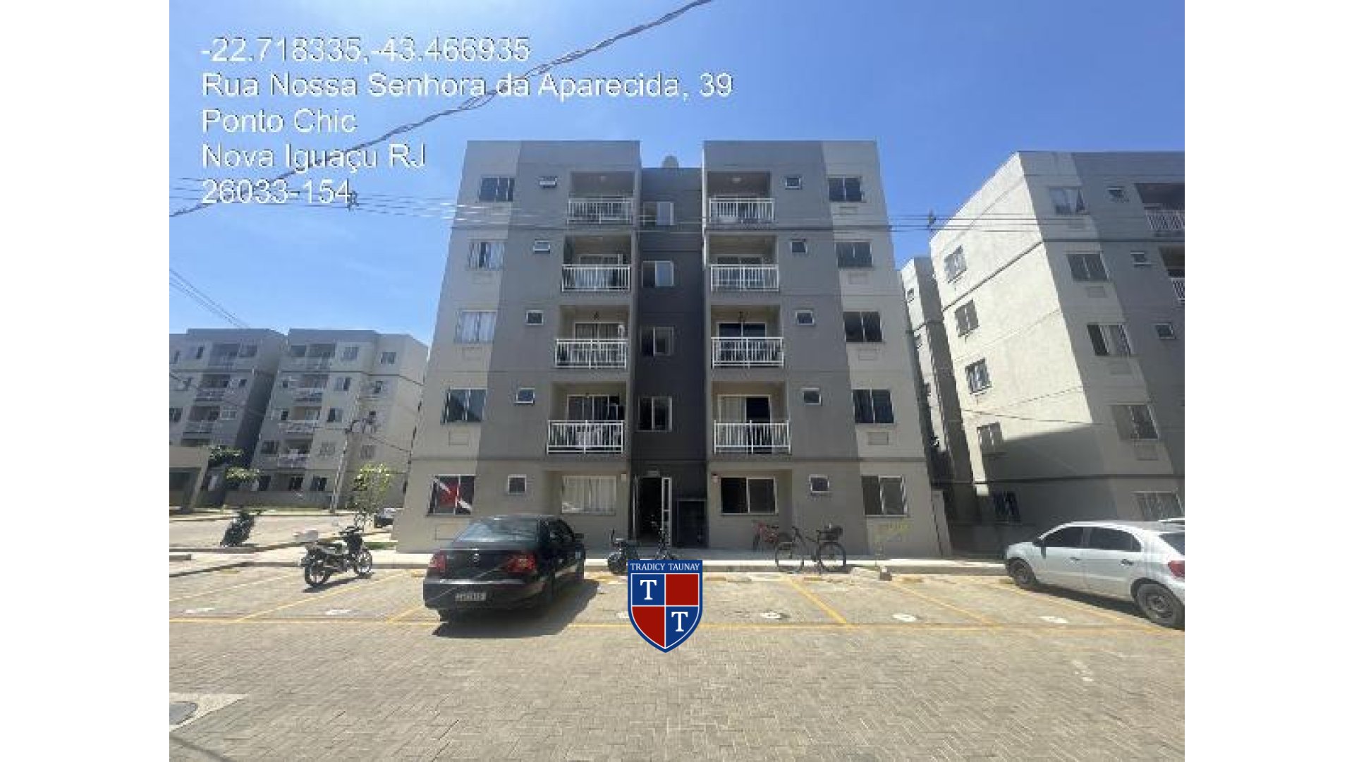 APARTAMENTO em PONTO CHIC