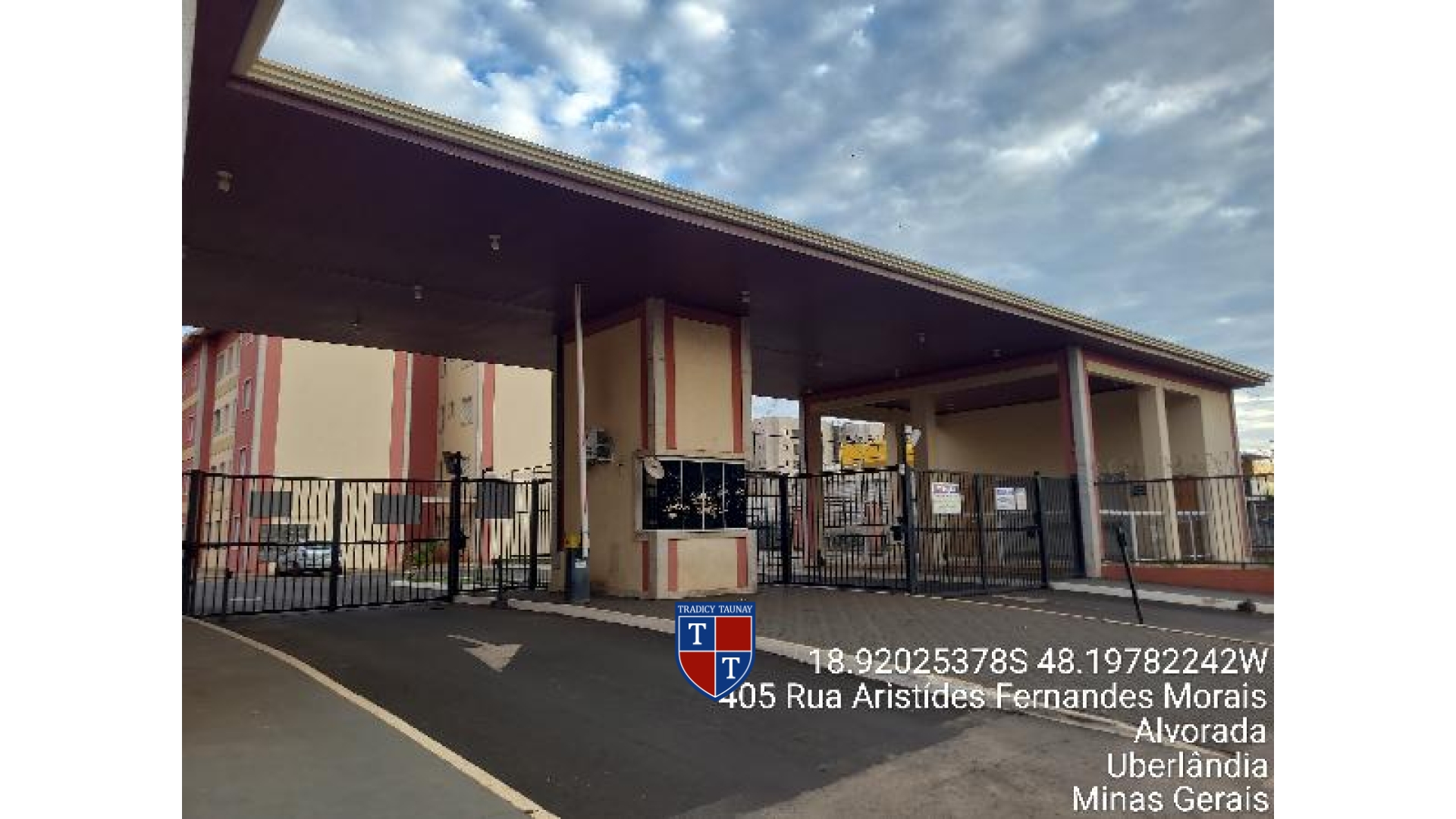 APARTAMENTO em CONJUNTO ALVORADA