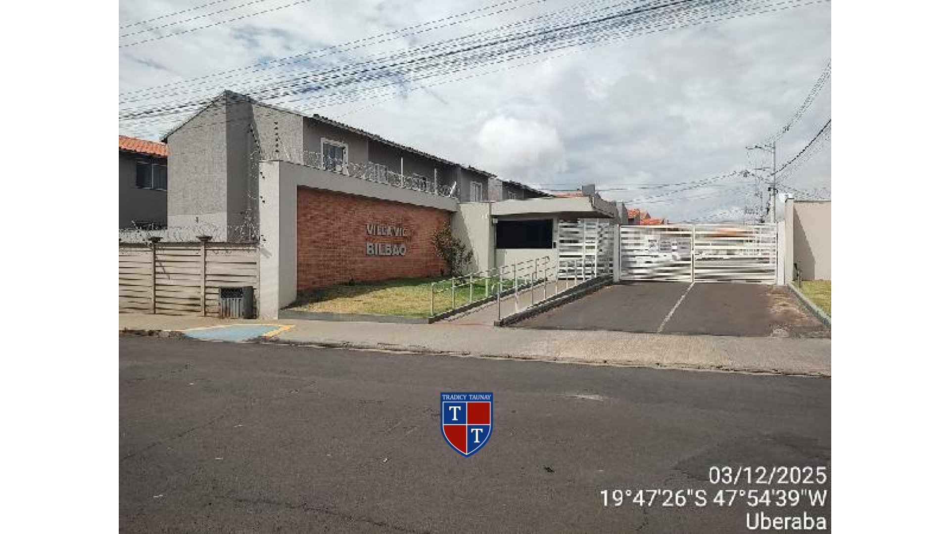 APARTAMENTO em CONJUNTO CHICA FERREIRA
