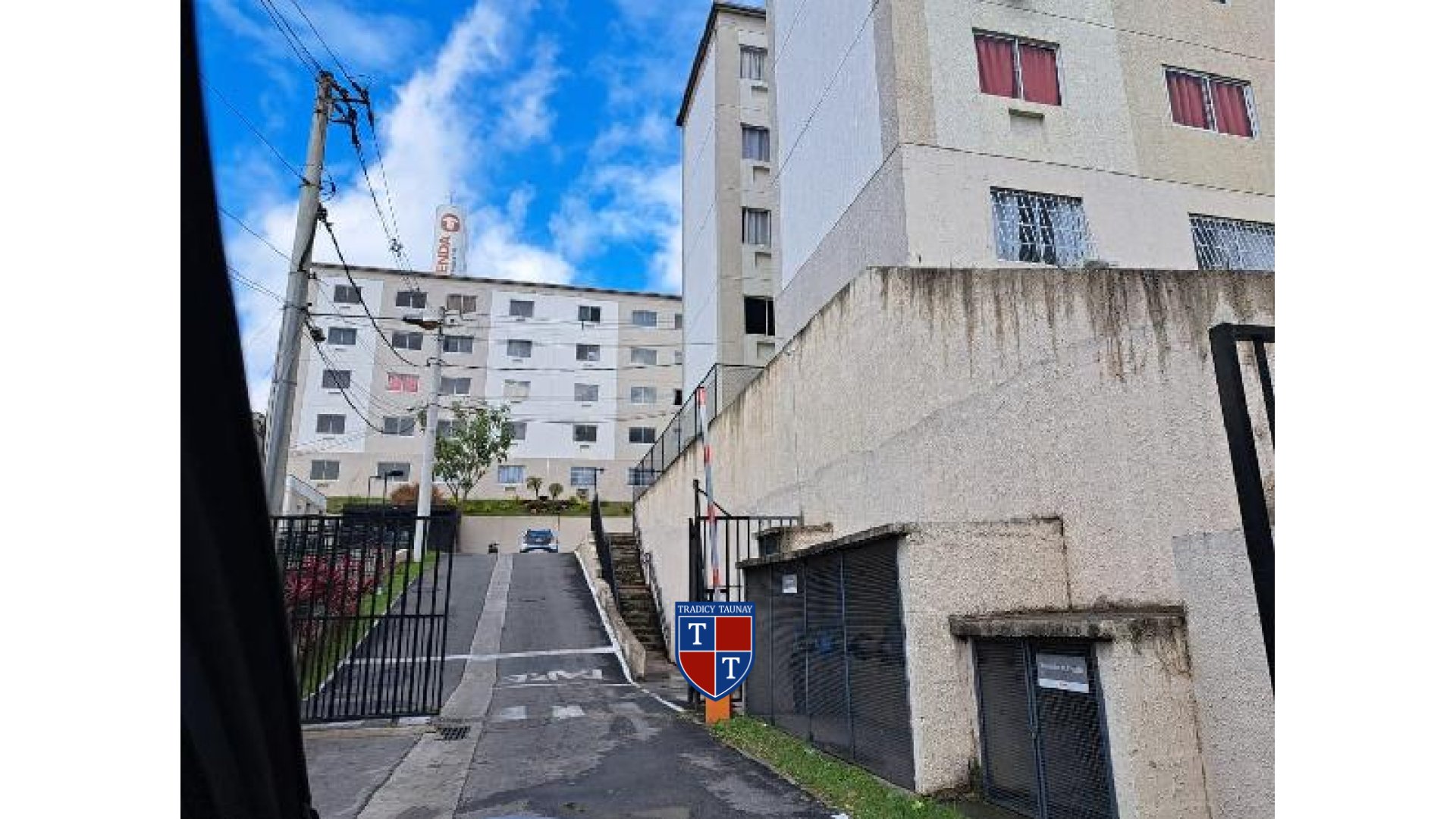 APARTAMENTO em MONJOLOS