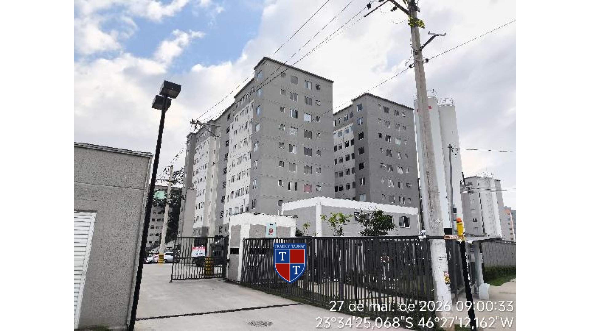 APARTAMENTO em VILA CARMOSINA