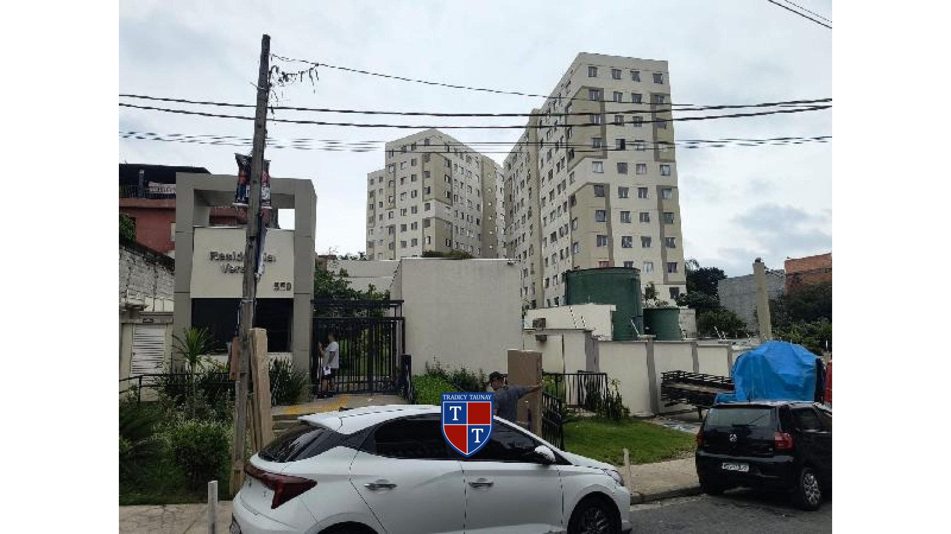 APARTAMENTO em JARDIM FANGANIELLO