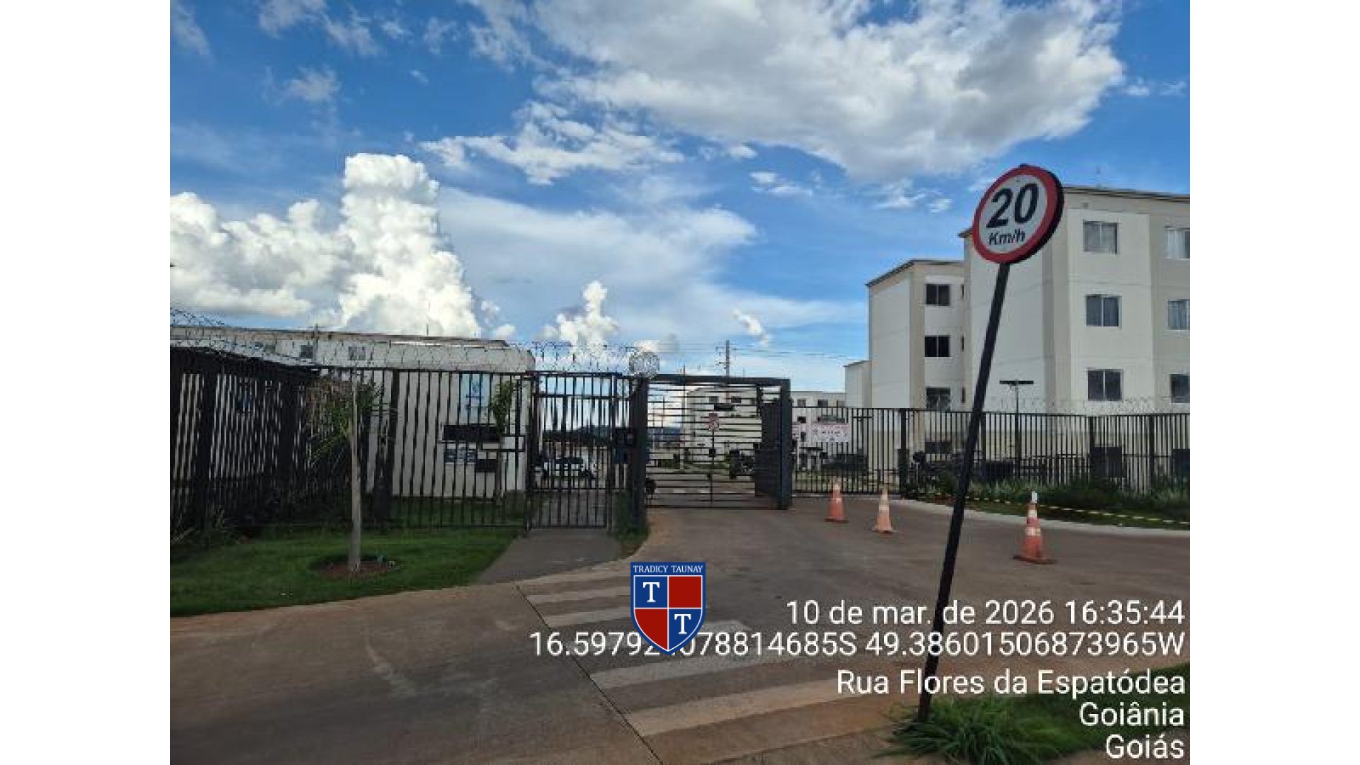 APARTAMENTO em RESIDENCIAL FLORES DO CERRADO