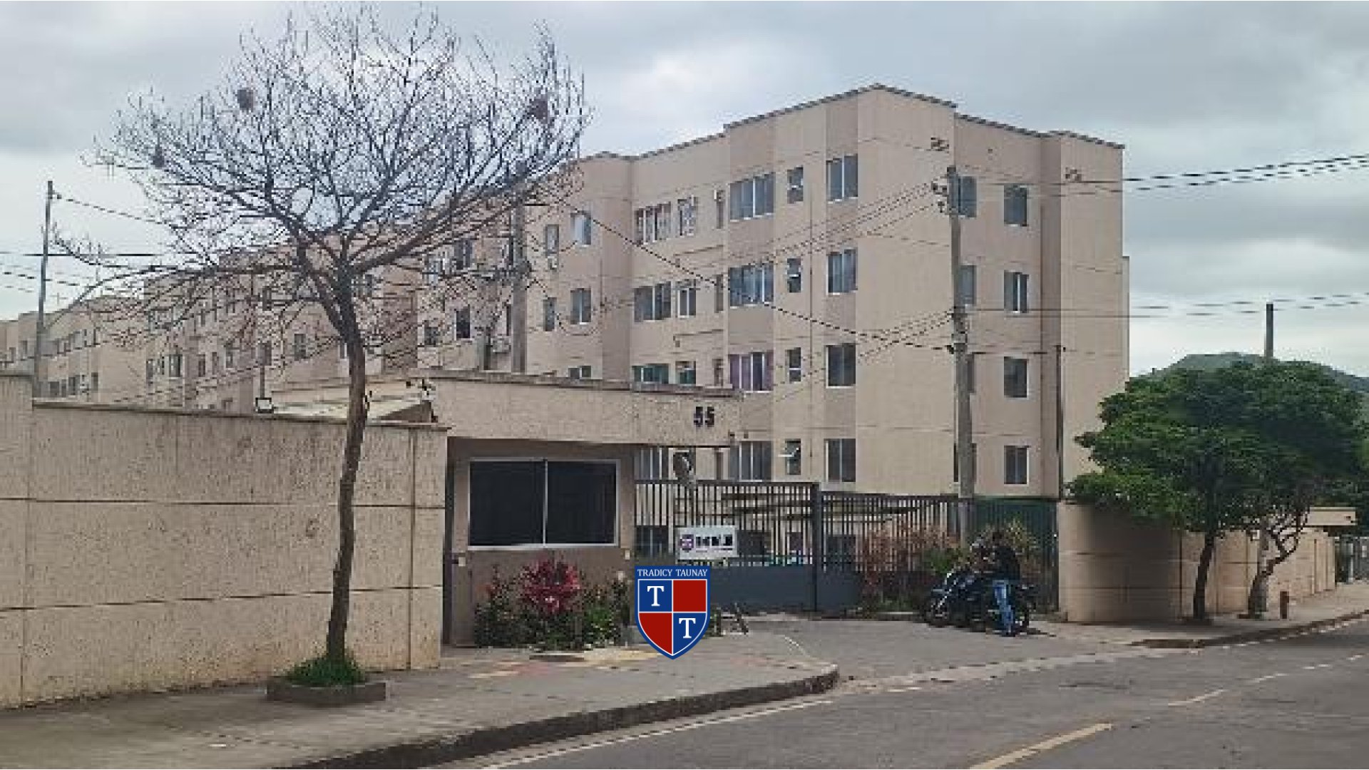 APARTAMENTO em SANTA CRUZ