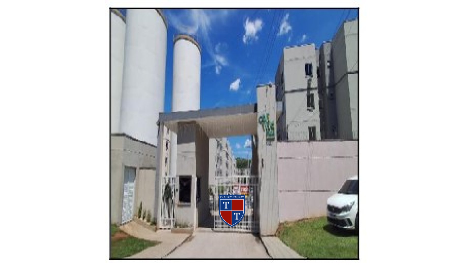 APARTAMENTO em PONTO CHIC