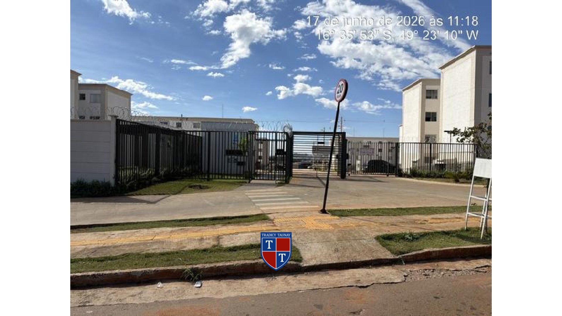 APARTAMENTO em RESIDENCIAL FLORES DO CERRADO