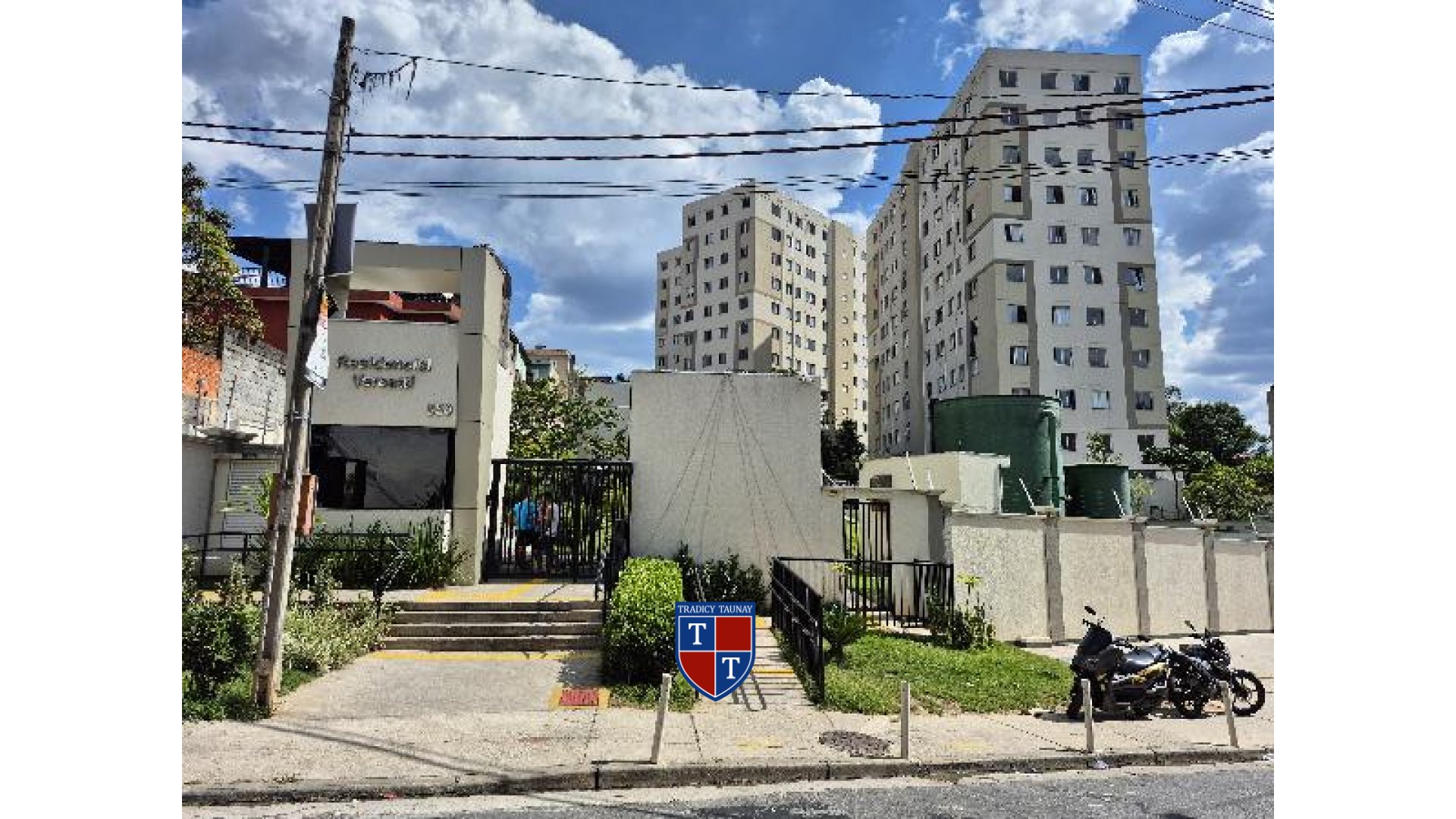 APARTAMENTO em JARDIM FANGANIELLO