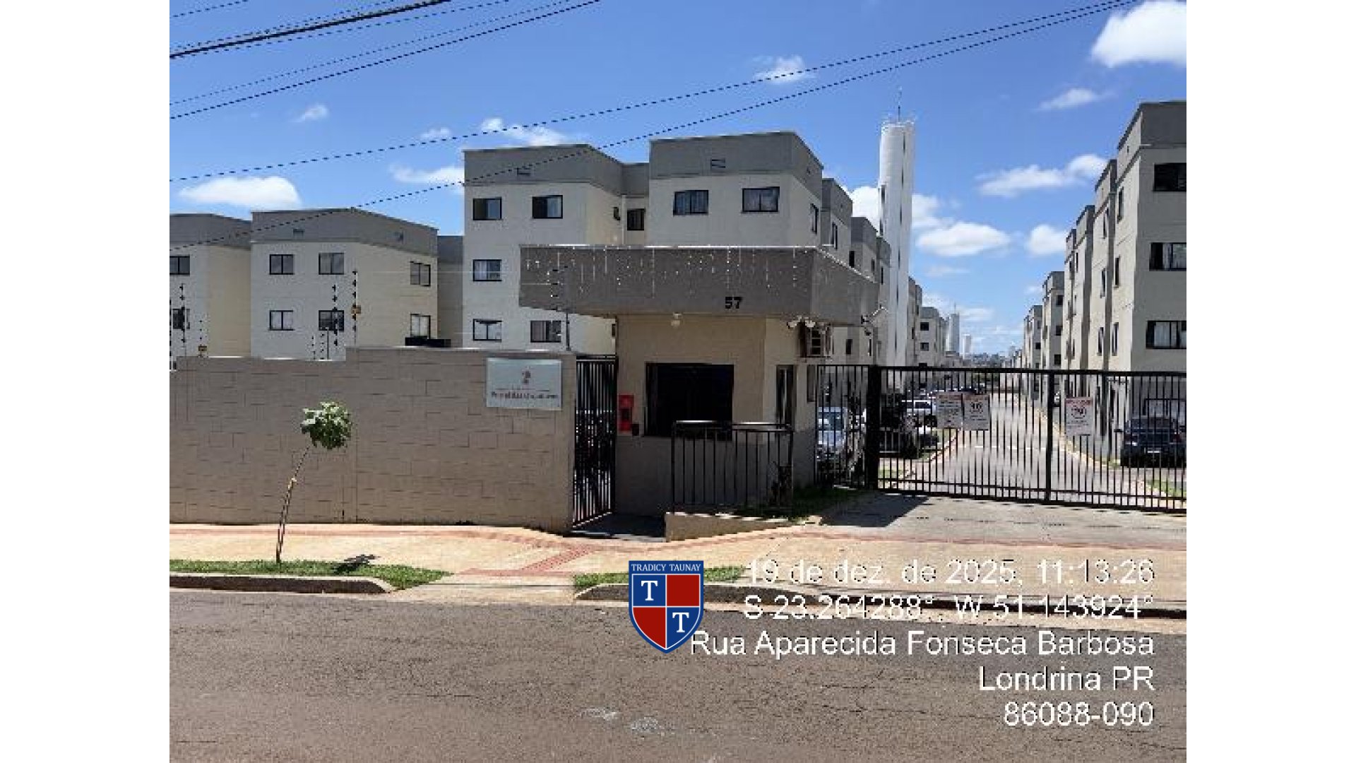 APARTAMENTO em CONJUNTO SEMIRAMIS BARROS BRAGA