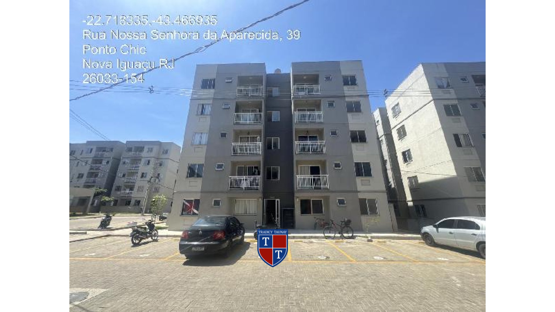 APARTAMENTO em PONTO CHIC