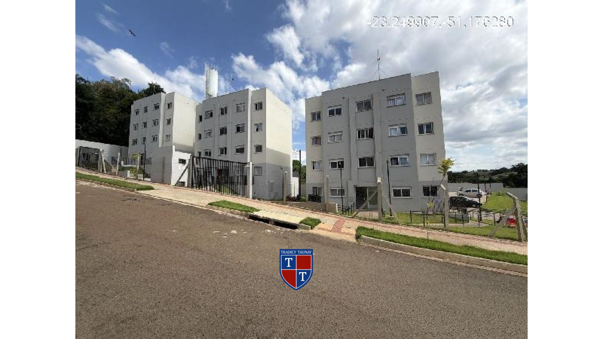 APARTAMENTO em CONJUNTO VIVI XAVIER
