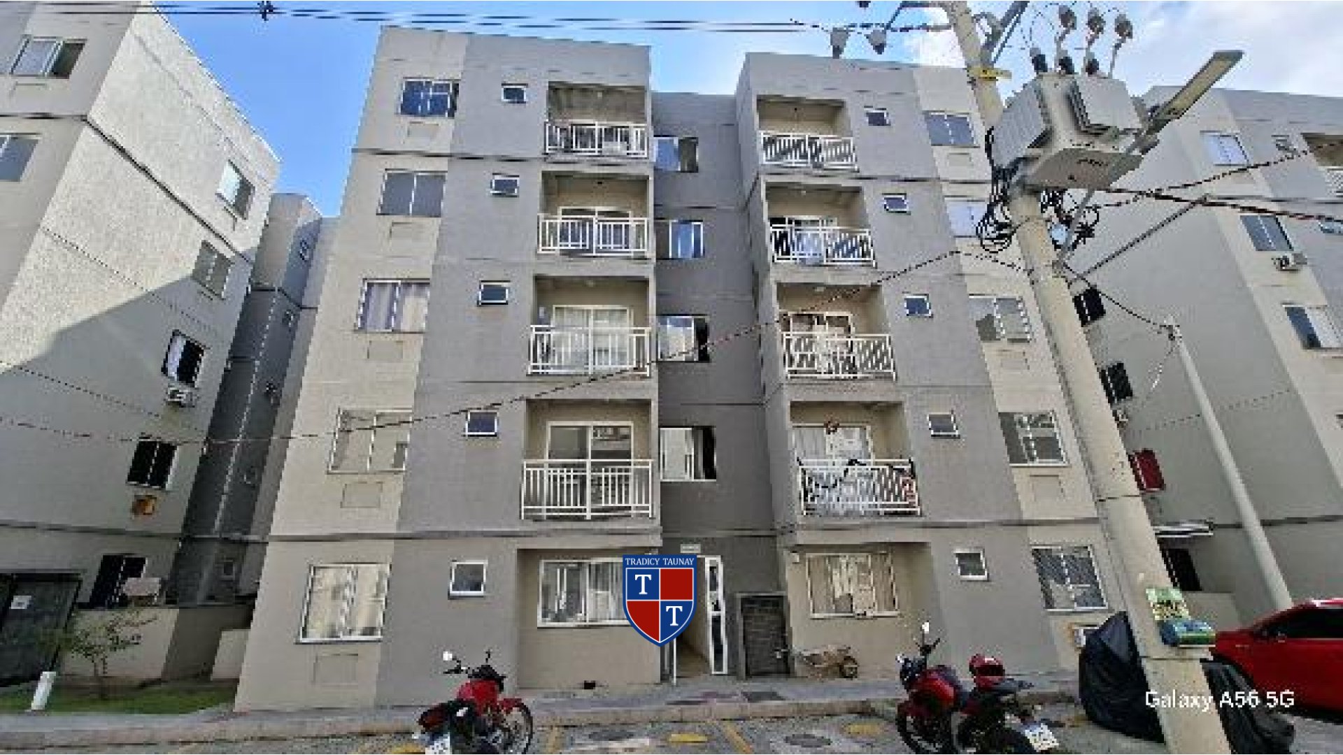 APARTAMENTO em PONTO CHIC