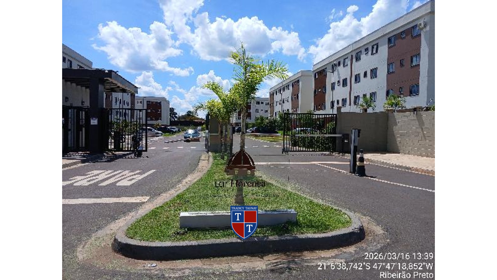 APARTAMENTO em LAR FLORENCA