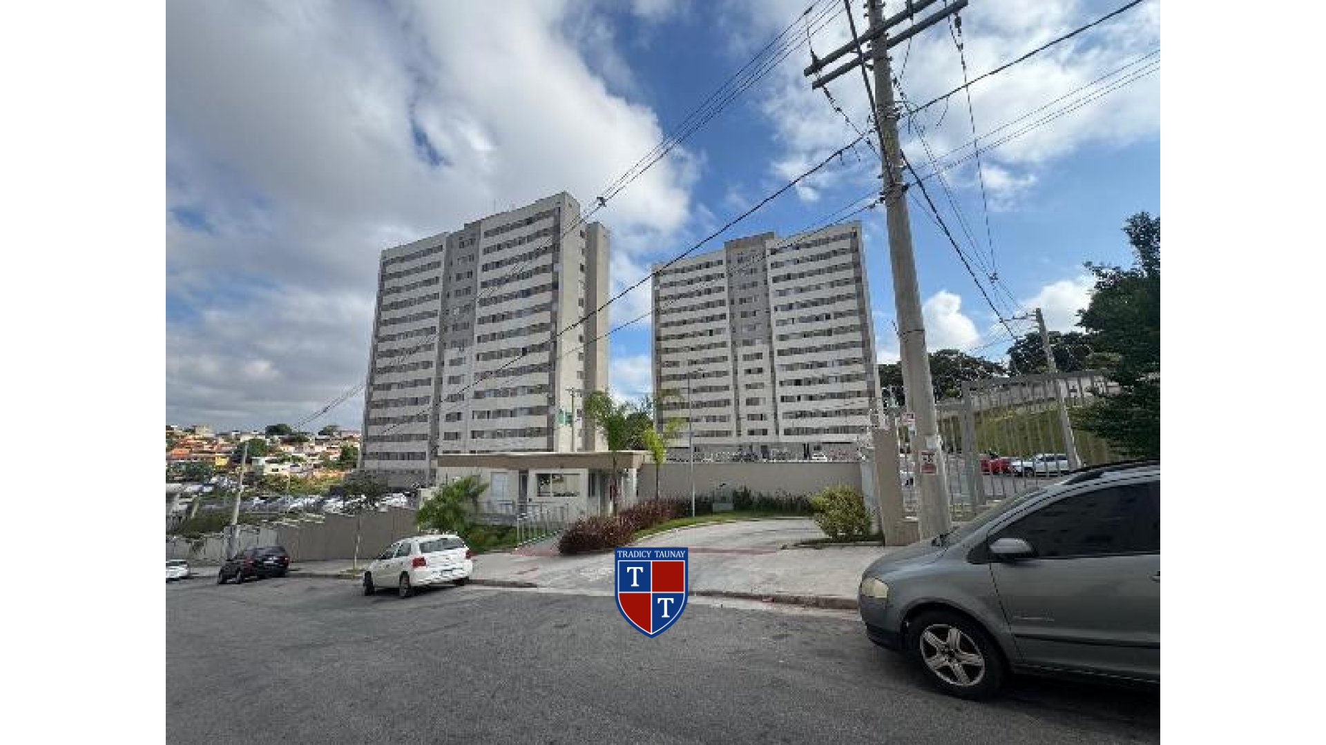 APARTAMENTO em MANTIQUEIRA
