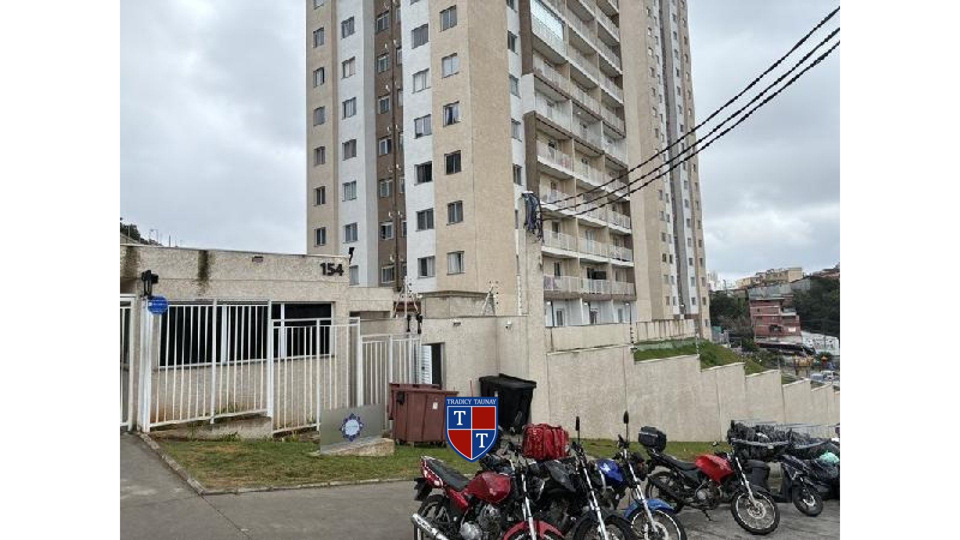 APARTAMENTO em PARQUE BRISTOL
