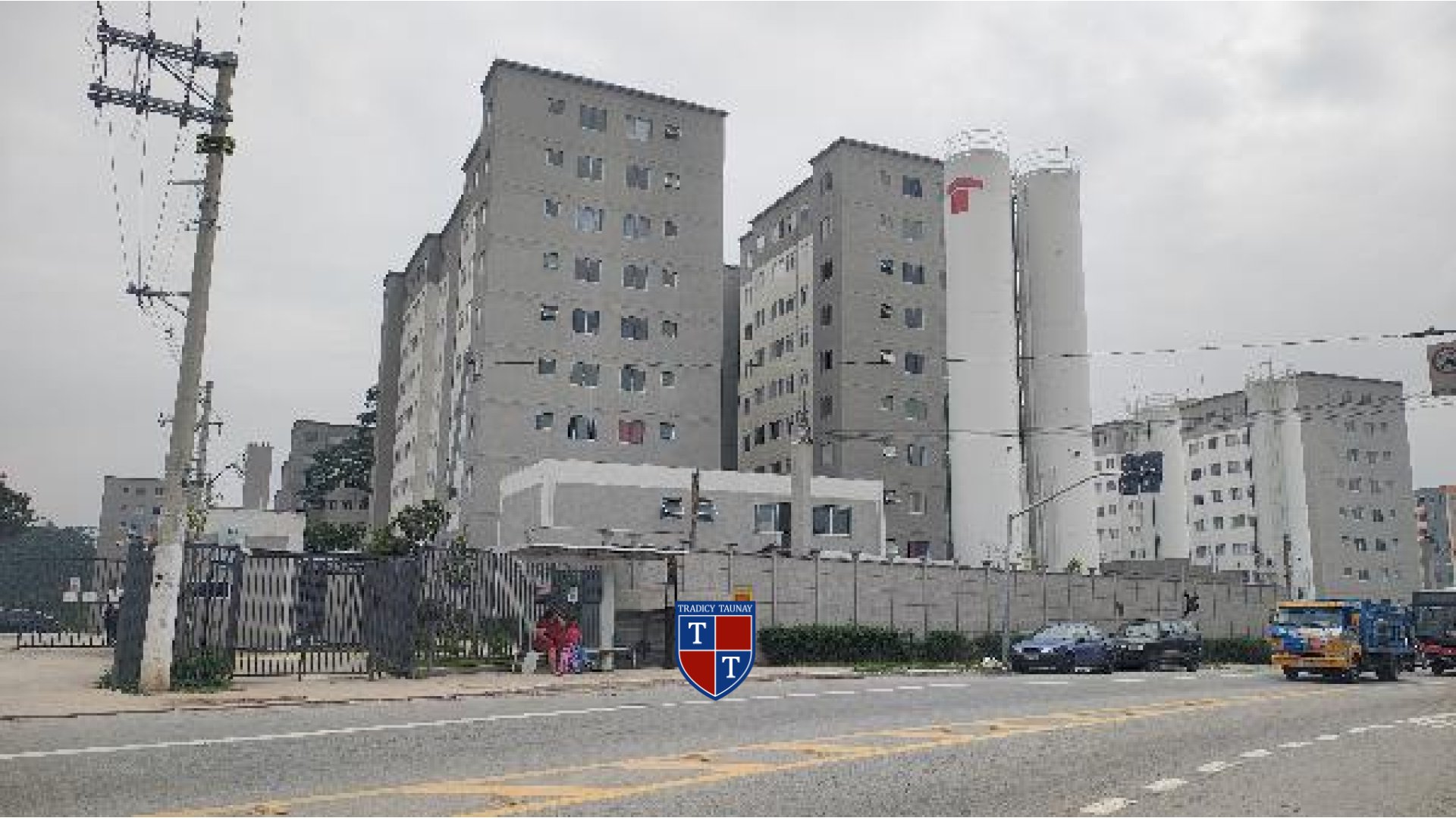 APARTAMENTO em VILA CARMOSINA
