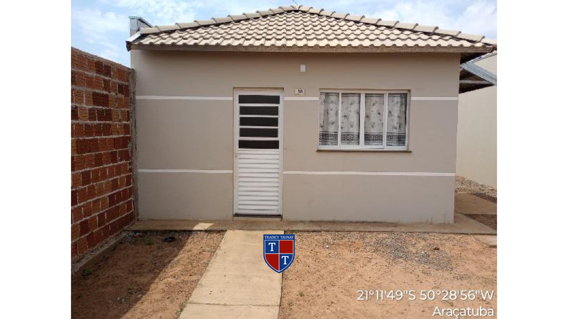 CASA em CONJUNTO HABITACIONAL LUANA II