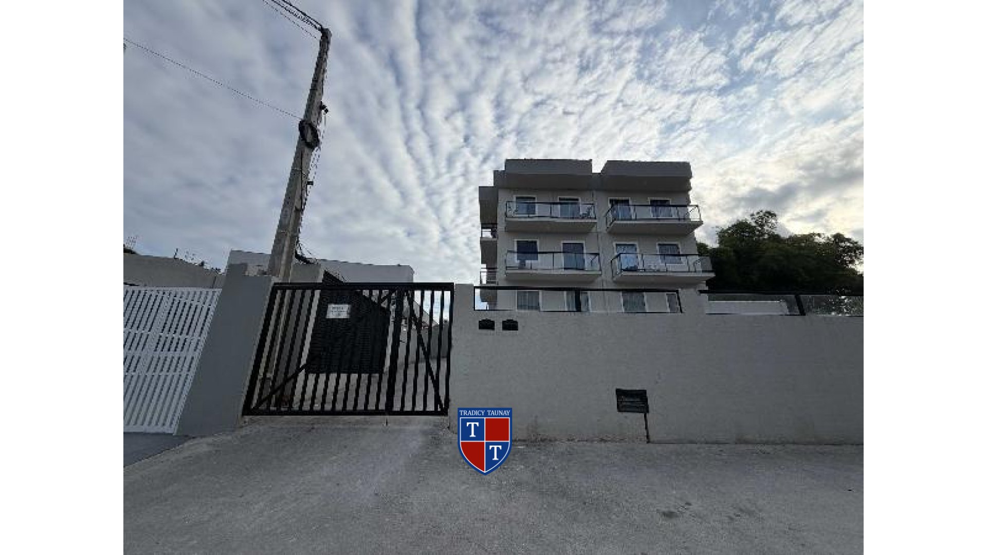 APARTAMENTO em MARAMBAIA